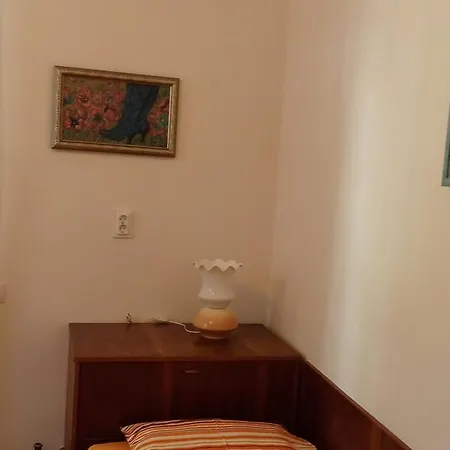 Retro & Friendly House : With A Backyard بيت ضيافة *