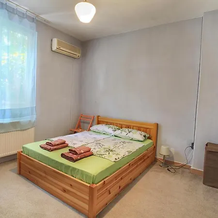 بيت ضيافة Retro & Friendly House : With A Backyard