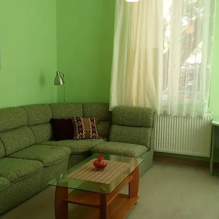 بيت ضيافة Retro & Friendly House : With A Backyard