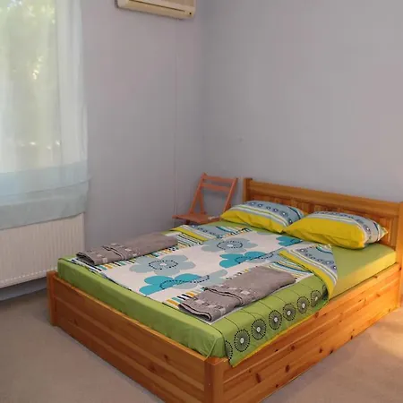 بيت ضيافة Retro & Friendly House : With A Backyard