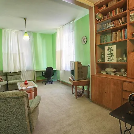 Retro & Friendly House : With A Backyard بلوفديف